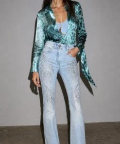 sk 20260722 street denim style 012 printed blouse and pale flared jeans concept